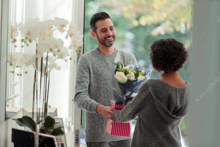 The Small Gift That Held a Message I Almost Never Found: A Story About Love and Second Chances